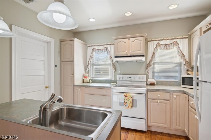 20 Cammann Place Somerville, NJ 08876 - Photo 9 of 38