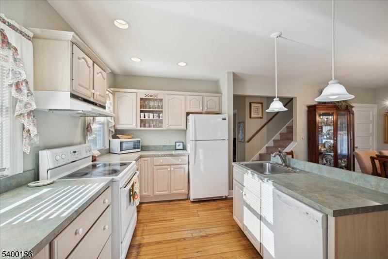 20 Cammann Place Somerville, NJ 08876 - Photo 10 of 38