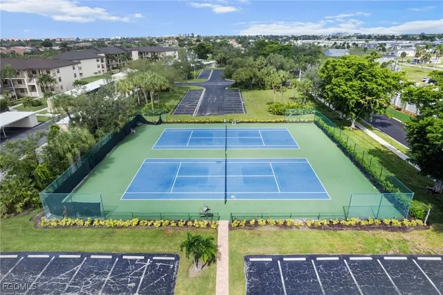 a view of a tennis court
