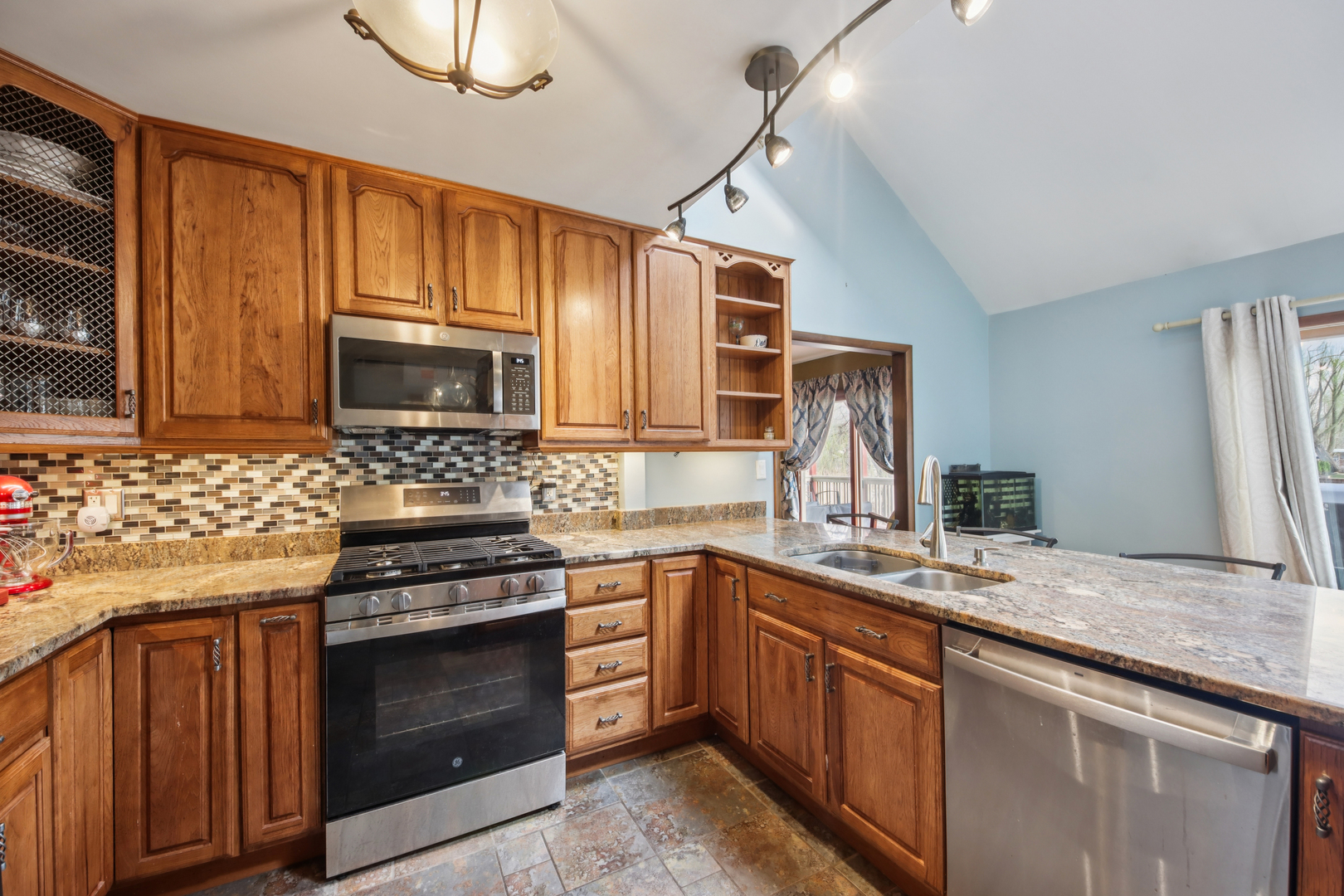 27884 West Riverside Drive Antioch, IL 60002 - Photo 7 of 40