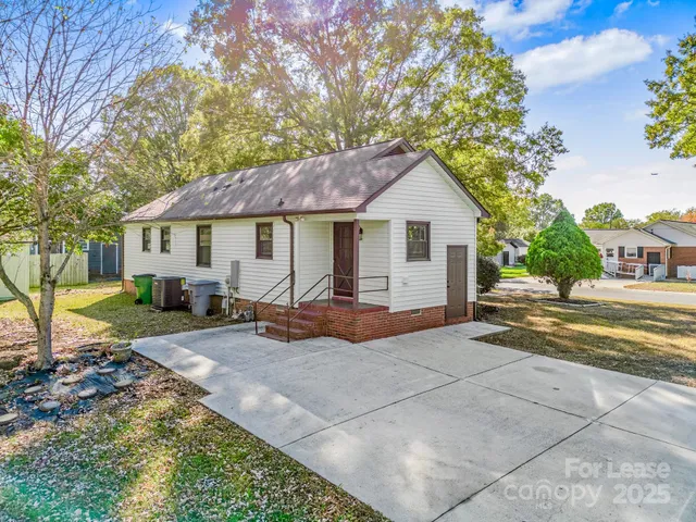 $2,000 | 7605 Bramblewood Drive, Charlotte, NC 28217