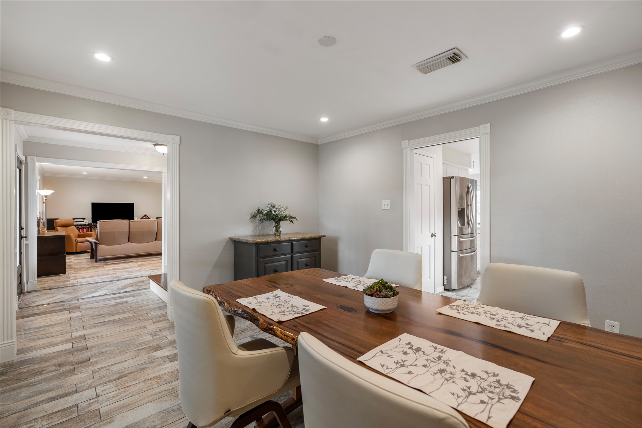 14219 Apple Tree Road Houston, TX 77079 - Photo 7 of 33 Dining looking into kitchen and den.