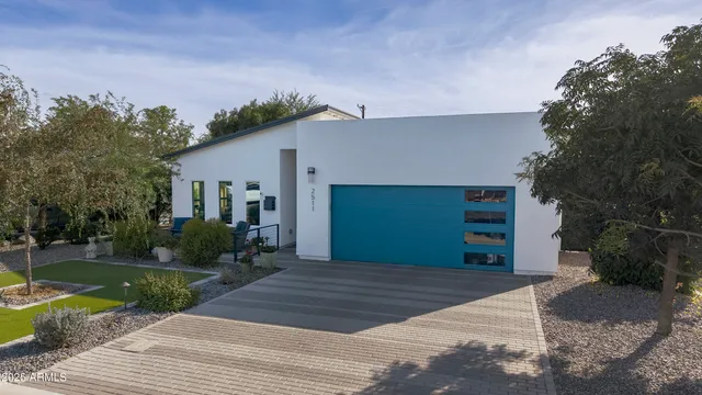 $925,000 | 2511 East Earll Drive, Phoenix, AZ 85016