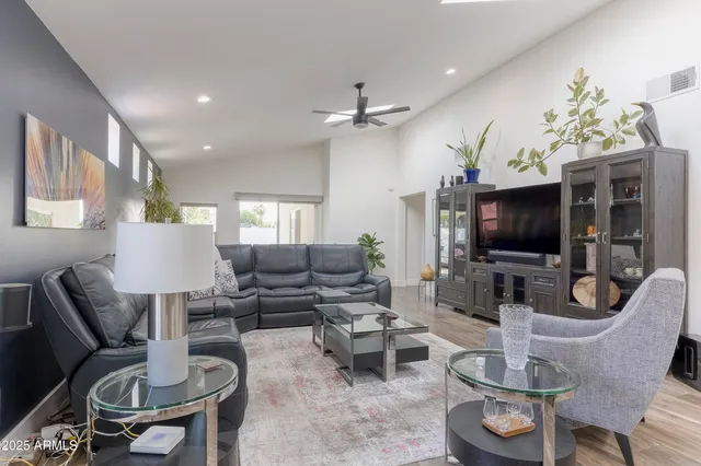 $915,000 | 2511 East Earll Drive, Phoenix, AZ 85016