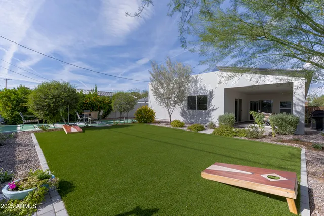$915,000 | 2511 East Earll Drive, Phoenix, AZ 85016