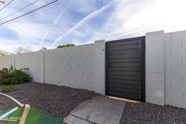 $915,000 | 2511 East Earll Drive, Phoenix, AZ 85016