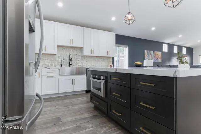 $915,000 | 2511 East Earll Drive, Phoenix, AZ 85016