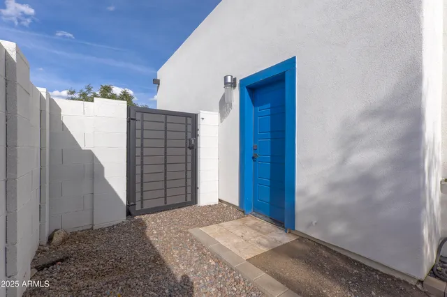 $915,000 | 2511 East Earll Drive, Phoenix, AZ 85016
