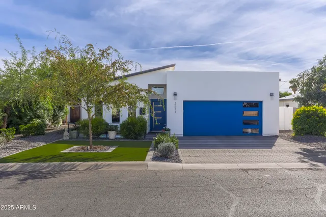 $915,000 | 2511 East Earll Drive, Phoenix, AZ 85016