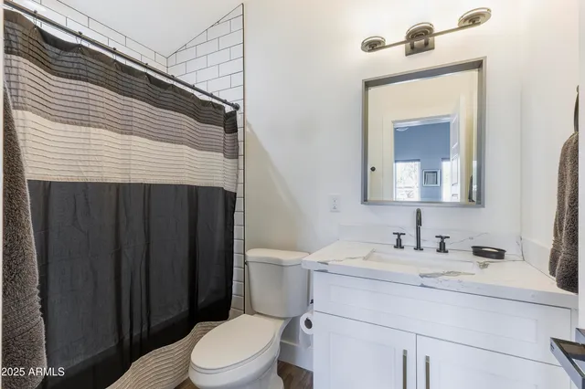 $915,000 | 2511 East Earll Drive, Phoenix, AZ 85016