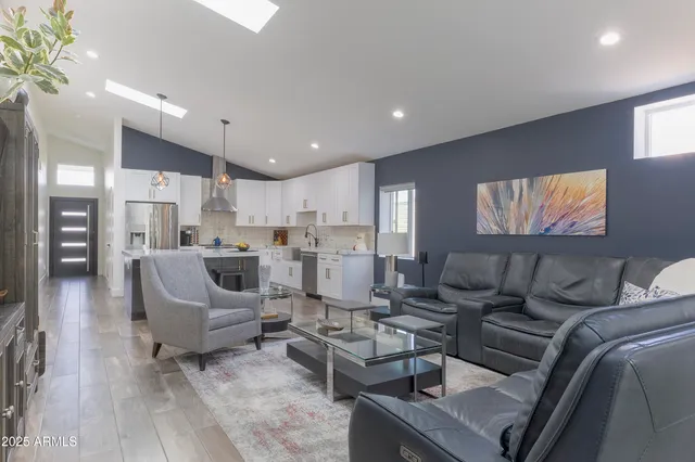 $915,000 | 2511 East Earll Drive, Phoenix, AZ 85016