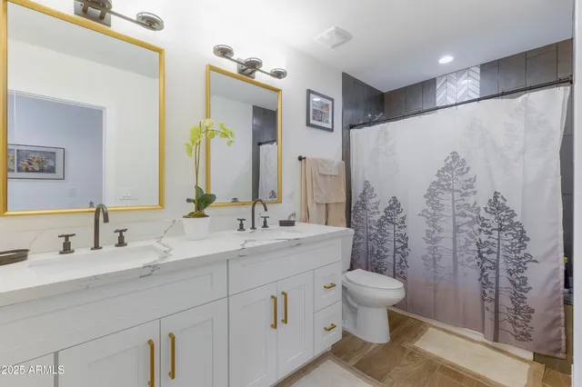 $915,000 | 2511 East Earll Drive, Phoenix, AZ 85016