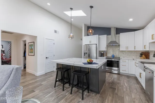 $915,000 | 2511 East Earll Drive, Phoenix, AZ 85016