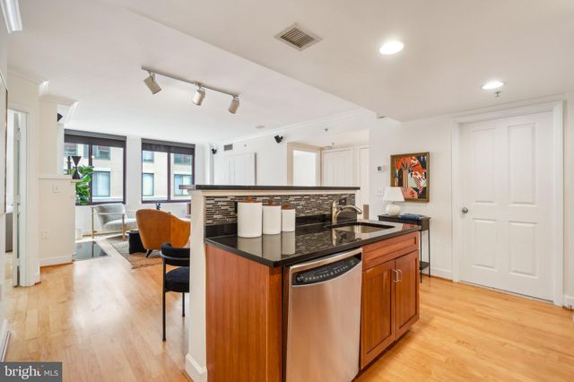 $677,000 | 1201 North Garfield Street, Unit 511, Arlington, VA 22201