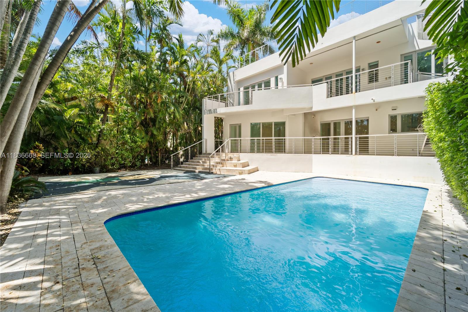 5625 North Bay Road Miami Beach, FL 33140 - Photo 4 of 26 Gallery Image 4