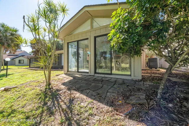 a view of a yard with a tree