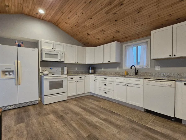 $439,900 | 4492 East Bear Lake Road, Osseo, MI 49266