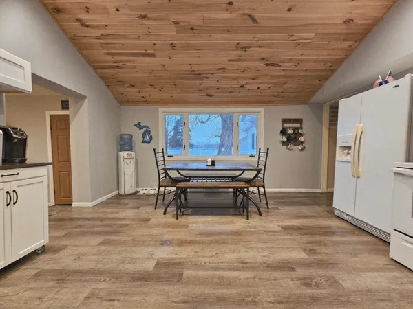 $439,900 | 4492 East Bear Lake Road, Osseo, MI 49266