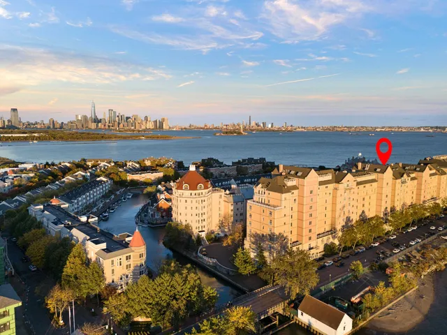 $430,000 | 208 Shearwater Court West, Unit 31, Jersey City, NJ 07305