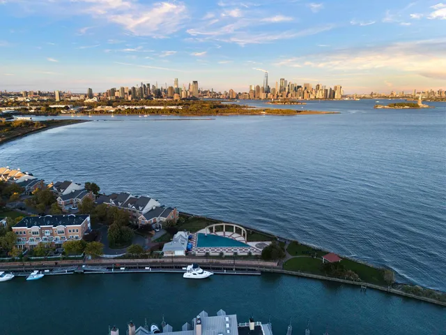 $430,000 | 208 Shearwater Court West, Unit 31, Jersey City, NJ 07305