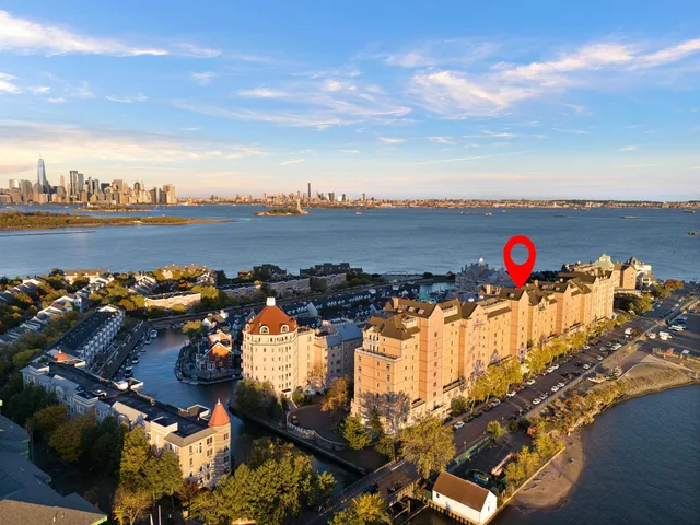 $430,000 | 208 Shearwater Court West, Unit 31, Jersey City, NJ 07305