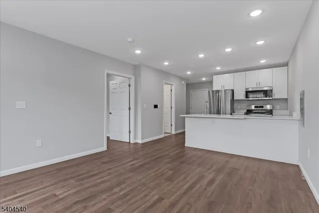 $2,000 | 224 Broad Street, Unit 203, Bloomfield, NJ 07003