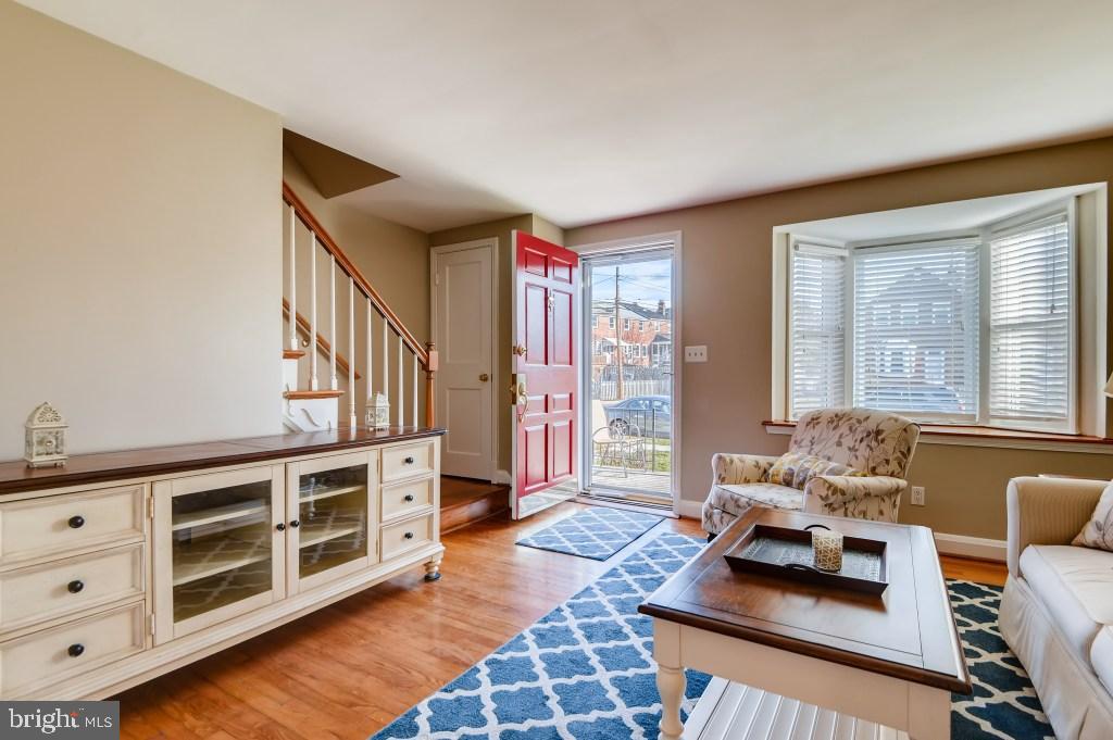 1605 Hardwick Road Towson, MD 21286 - Photo 5 of 32 Sun light pours into the living room / Bay window