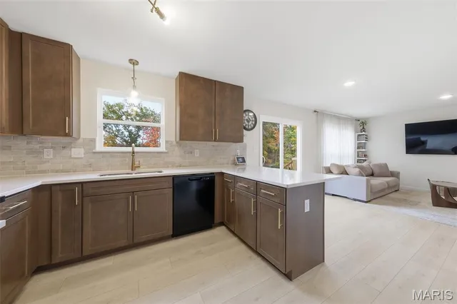 $359,900 | 4279 Bear Rdg Drive, House Springs, MO 63051