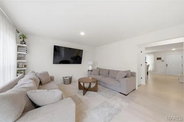 $359,900 | 4279 Bear Rdg Drive, House Springs, MO 63051