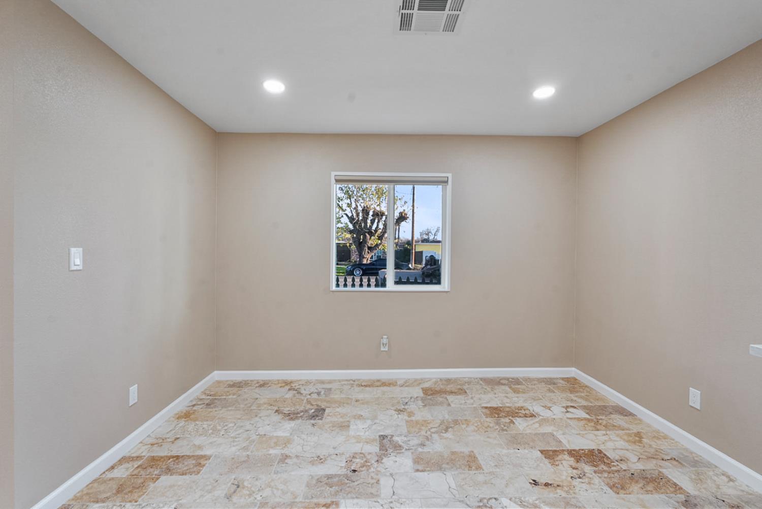 445 M M Patterson, CA 95363 - Photo 14 of 41