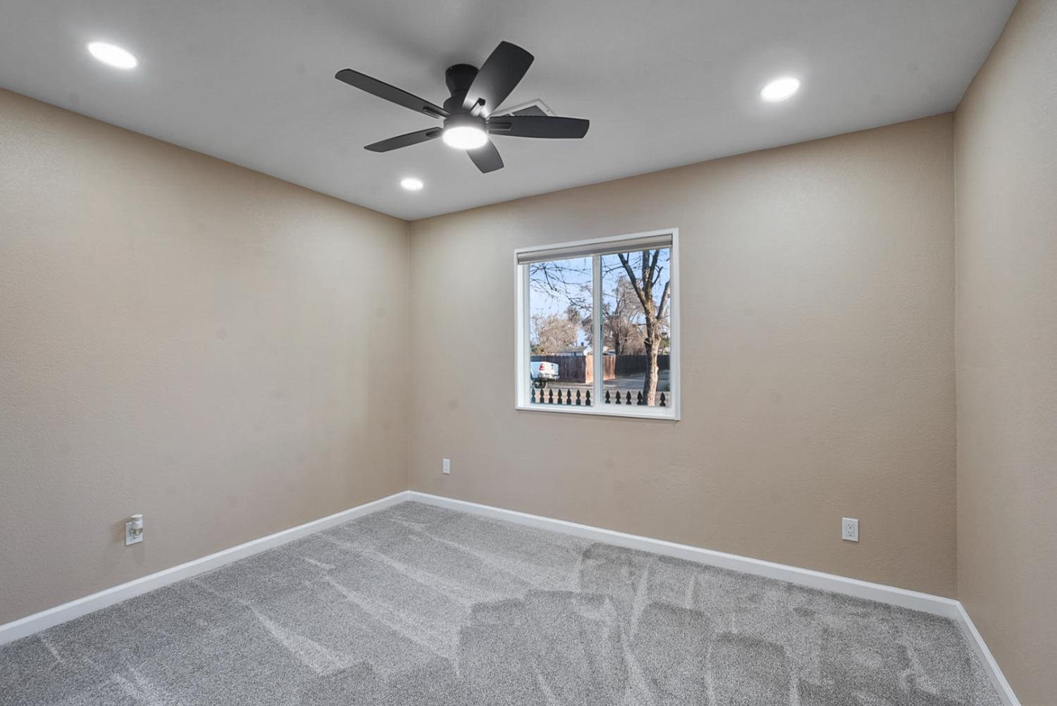 445 M M Patterson, CA 95363 - Photo 16 of 41