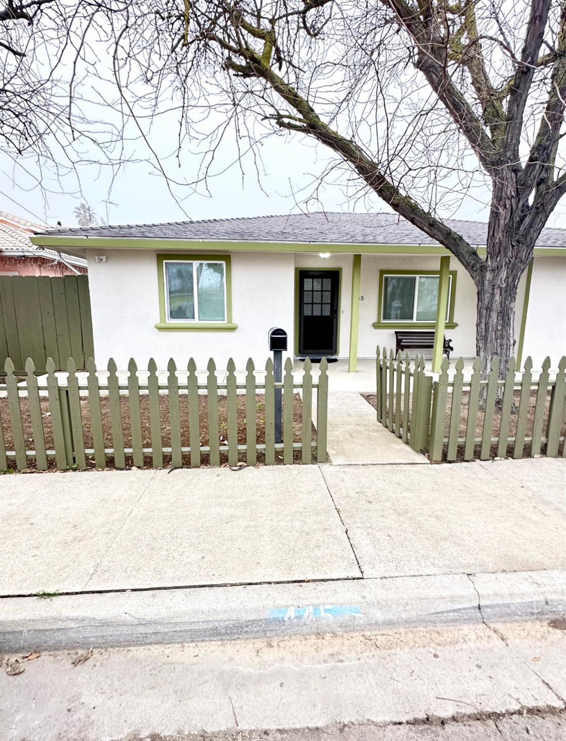 445 M M Patterson, CA 95363 - Photo 2 of 41