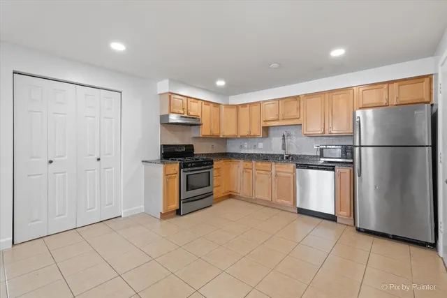 $208,000 | 8802 Briar Court, Unit 3A, Des Plaines, IL 60016