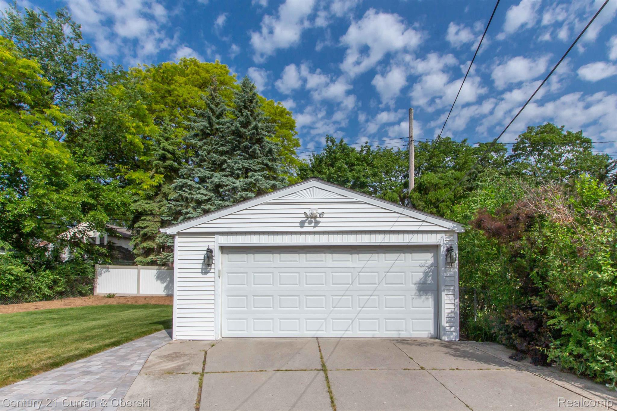 2814 Bembridge Road Royal Oak, MI 48073 - Photo 40 of 46 2 Car Garage