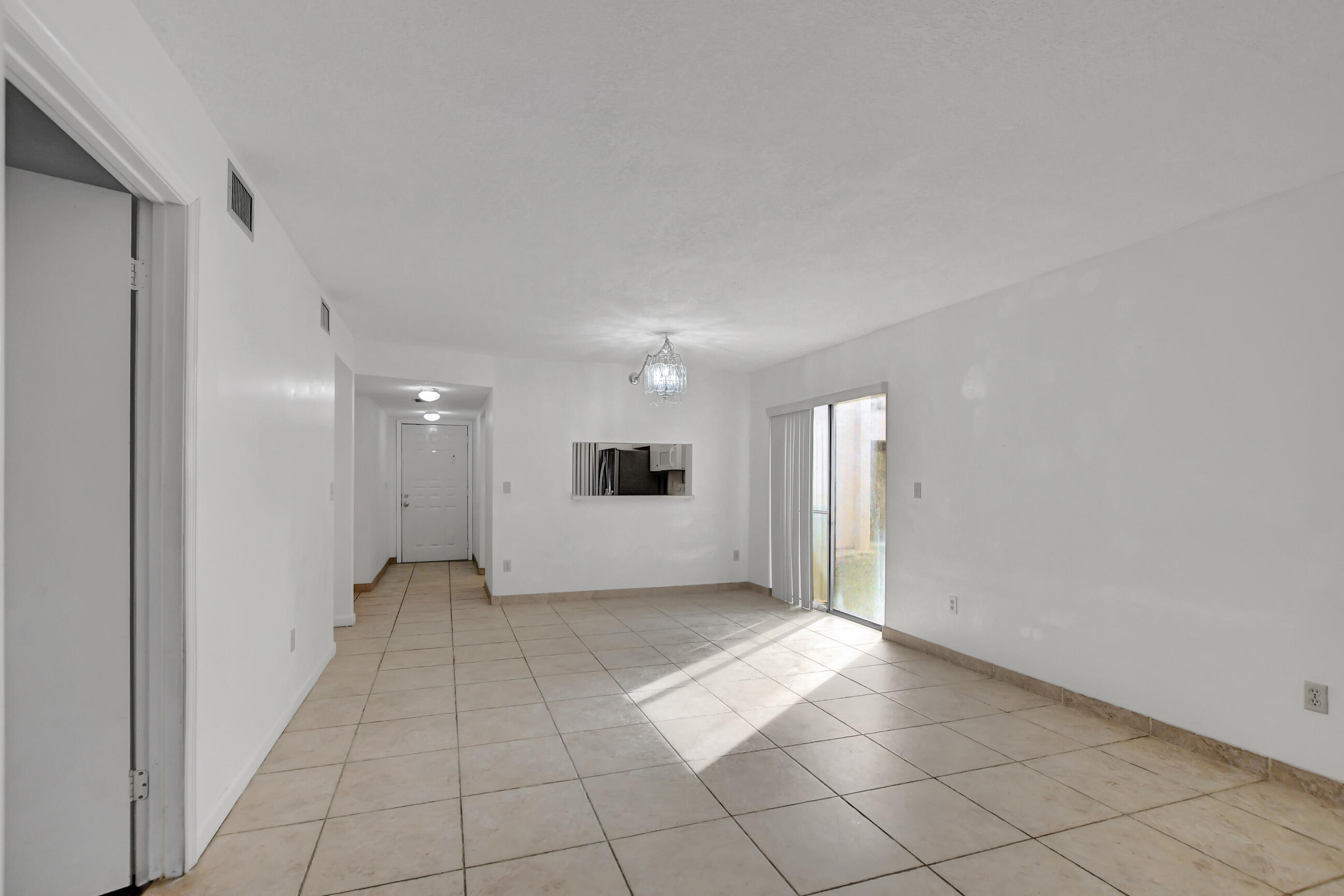 400 Club Circle, Unit 106 Boca Raton, FL 33487 - Photo 12 of 28 Living area 6