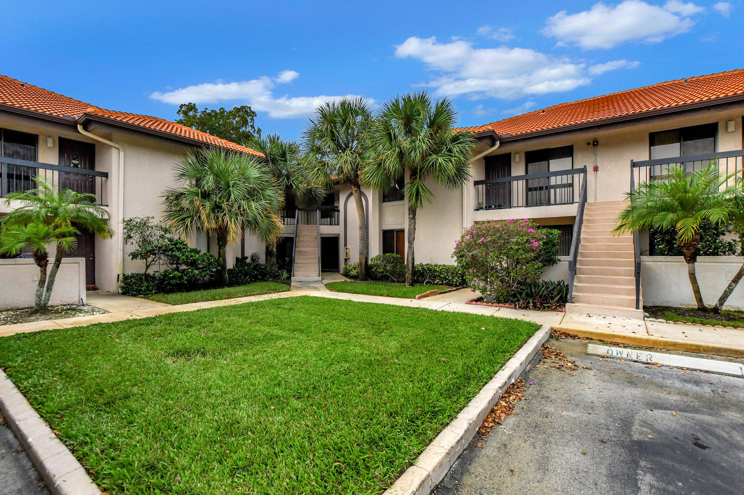 400 Club Circle, Unit 106 Boca Raton, FL 33487 - Photo 2 of 28 Front