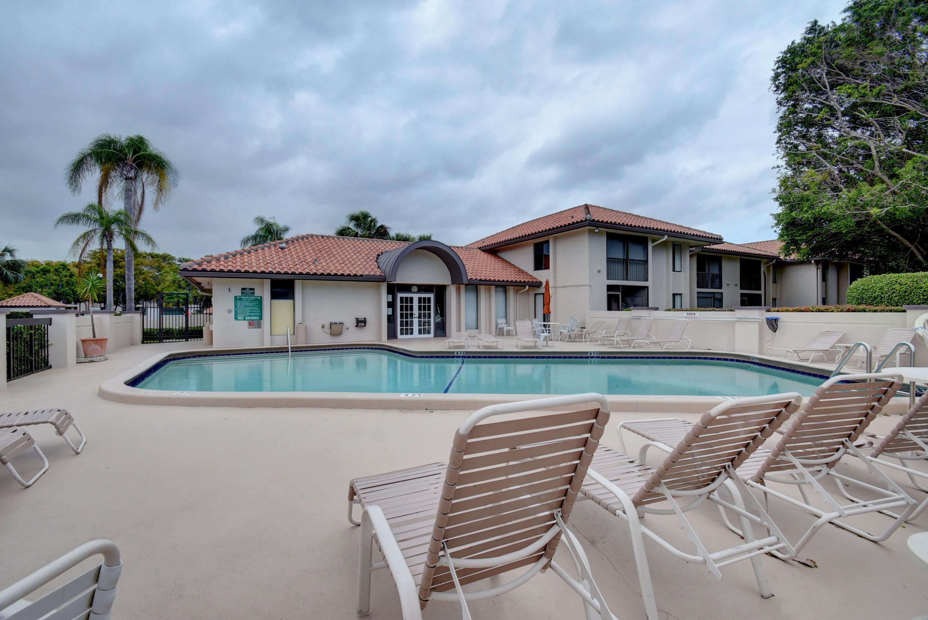 400 Club Circle, Unit 106 Boca Raton, FL 33487 - Photo 27 of 28 Pool