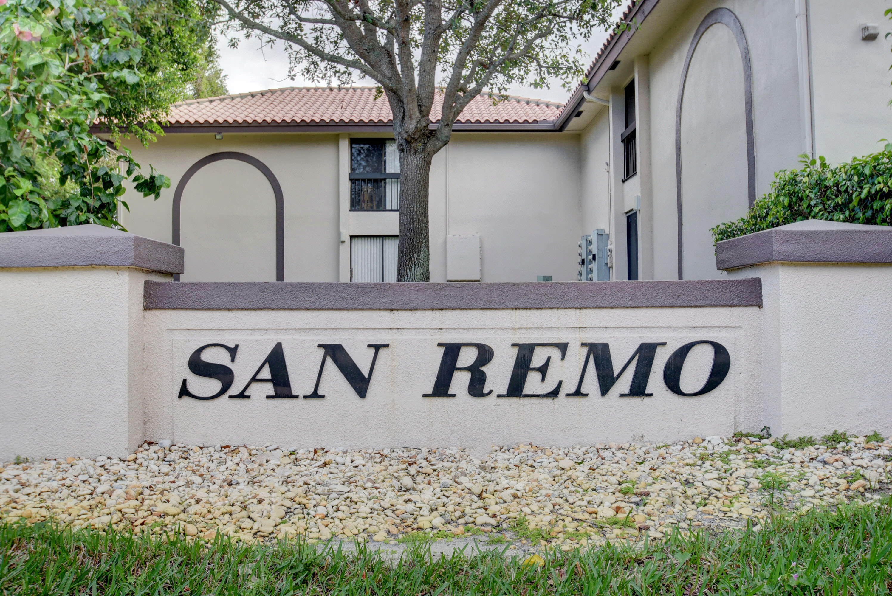 400 Club Circle, Unit 106 Boca Raton, FL 33487 - Photo 28 of 28 community entrance