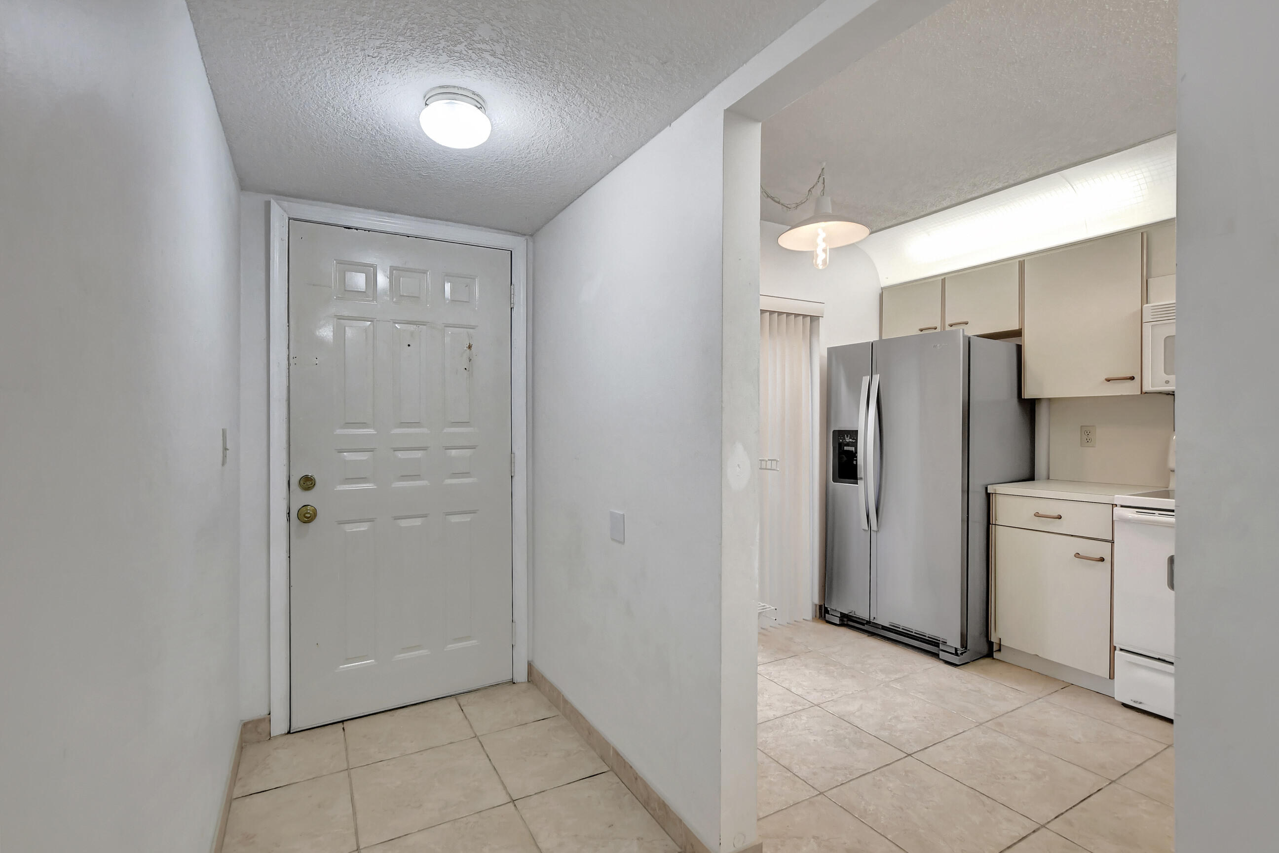 400 Club Circle, Unit 106 Boca Raton, FL 33487 - Photo 4 of 28 Hall