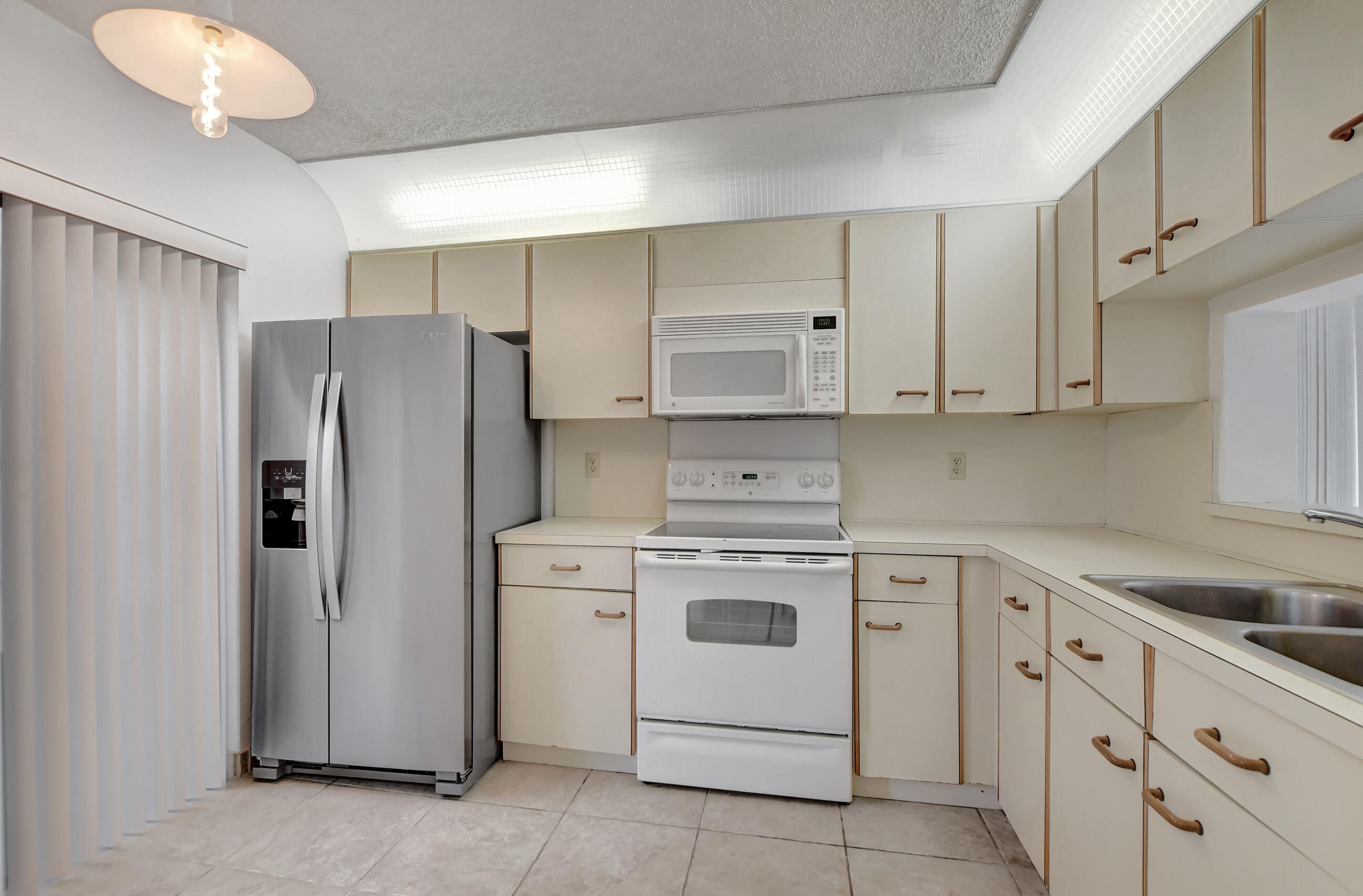400 Club Circle, Unit 106 Boca Raton, FL 33487 - Photo 5 of 28 Kitchen 1
