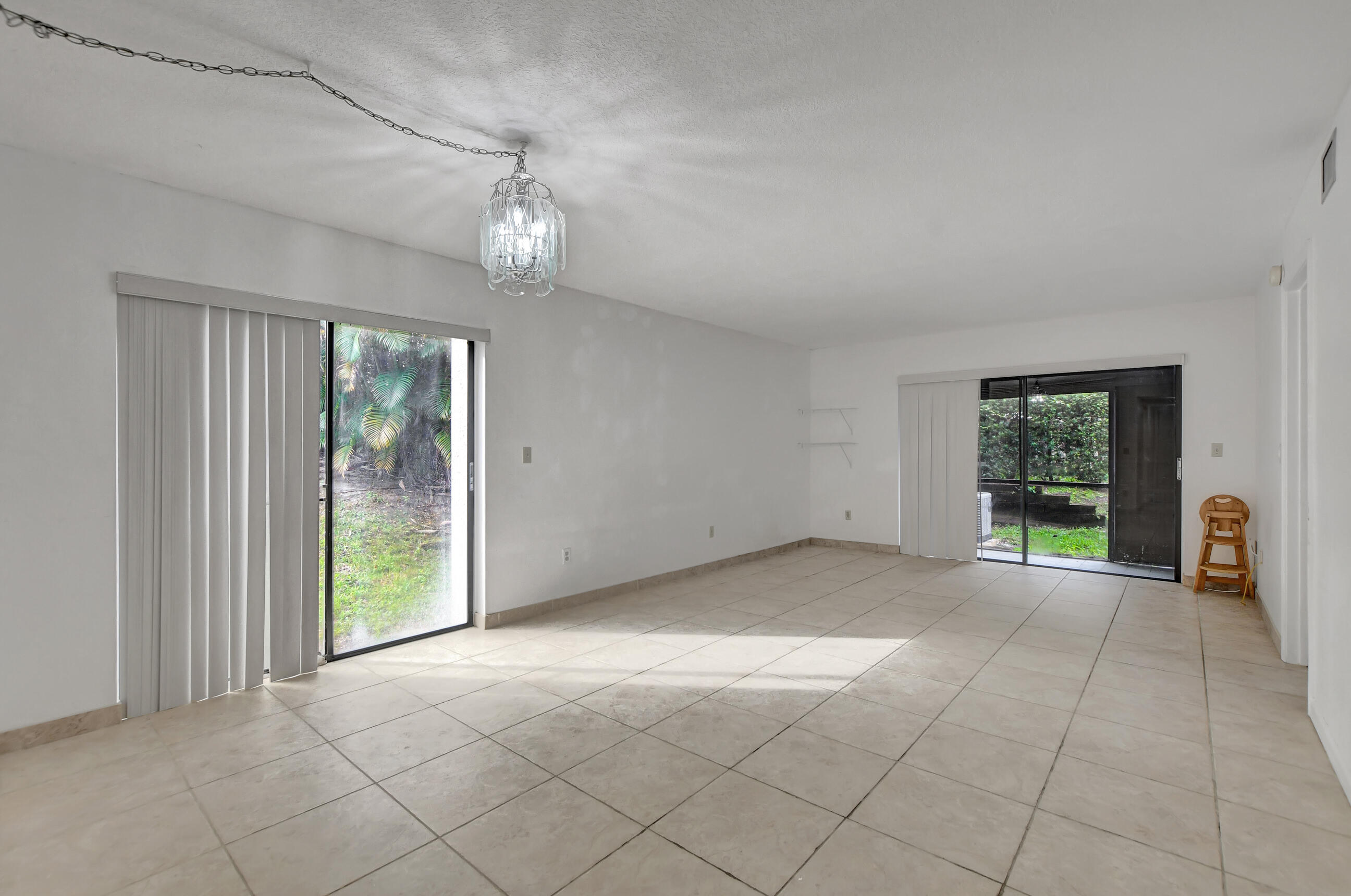 400 Club Circle, Unit 106 Boca Raton, FL 33487 - Photo 8 of 28 Living area 2