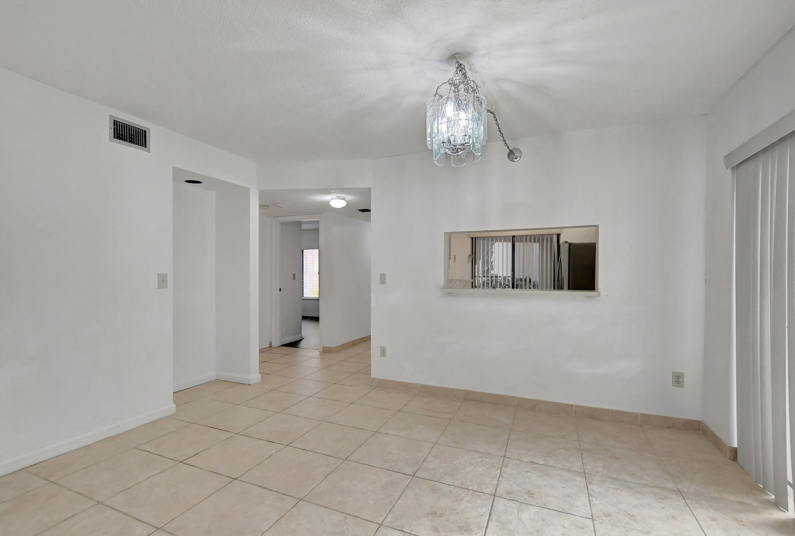 400 Club Circle, Unit 106 Boca Raton, FL 33487 - Photo 10 of 28 Living area 4
