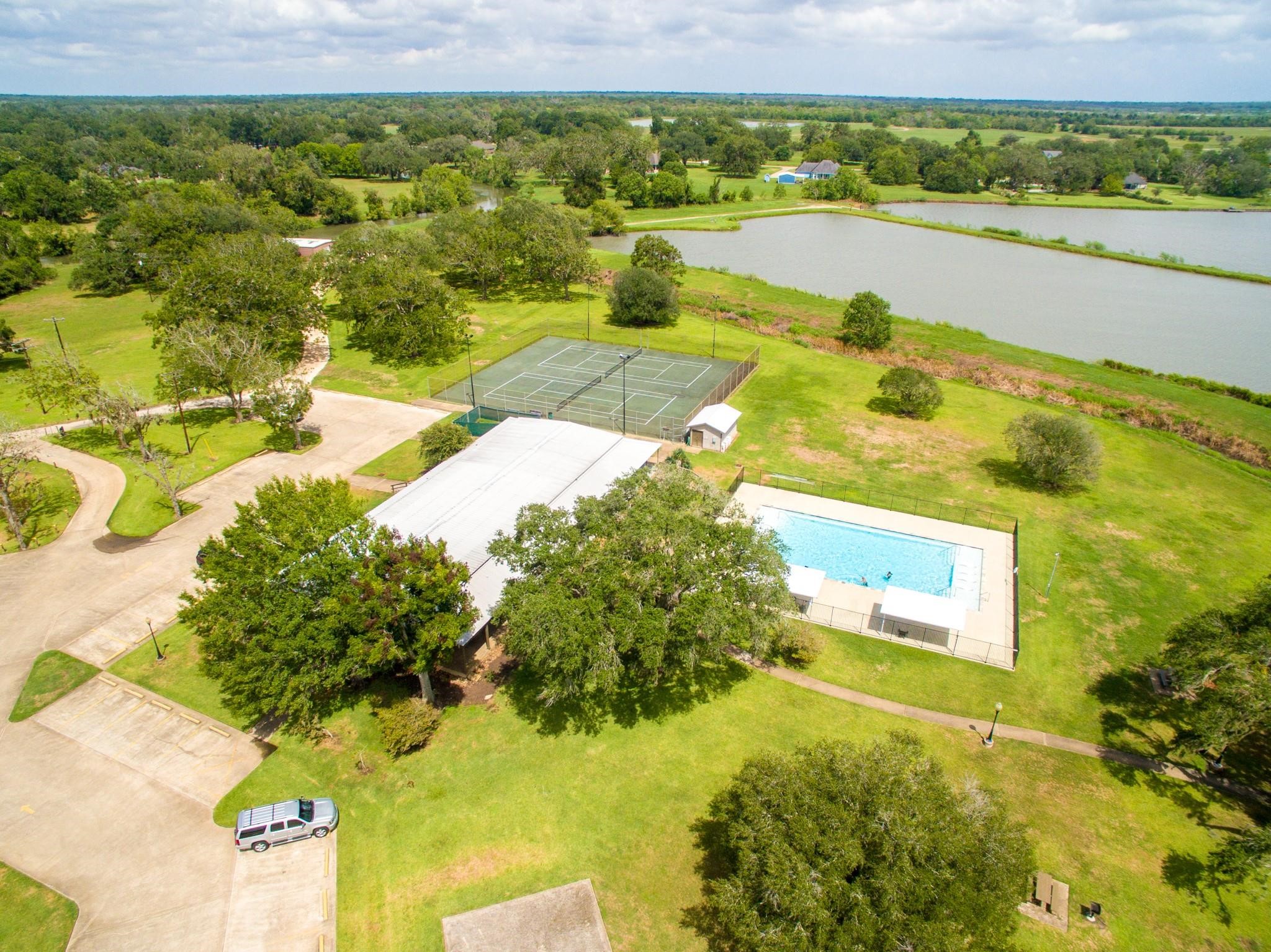 29 Broken Arrow Trail Angleton, TX 77515 - Photo 3 of 6