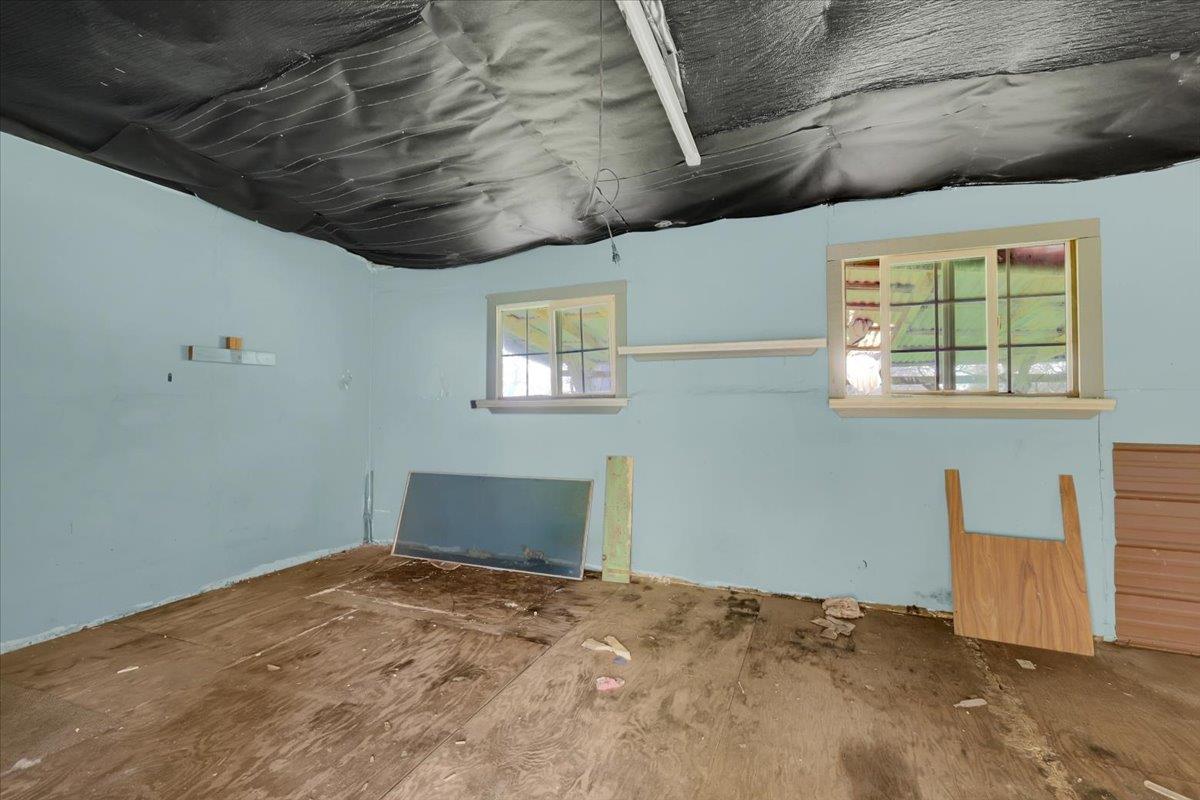 10447 Texas Hill Road Dobbins, CA 95935 - Photo 32 of 55 a view of empty room with windows
