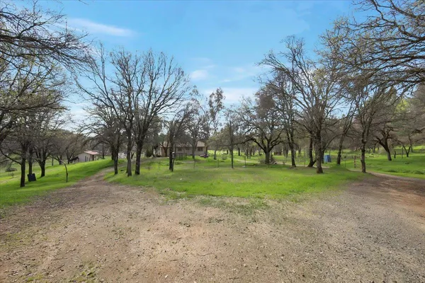 a view of a house with a backyard