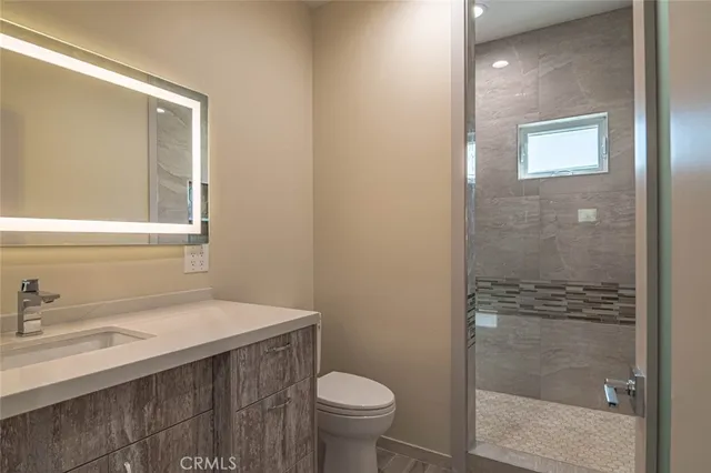 $5,500 | 18748 Collins Street, Tarzana, CA 91356