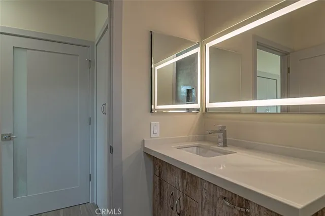 $5,500 | 18748 Collins Street, Tarzana, CA 91356