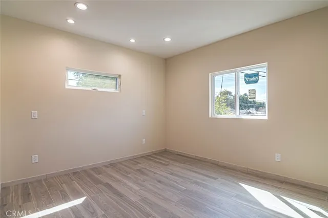 $5,500 | 18748 Collins Street, Tarzana, CA 91356