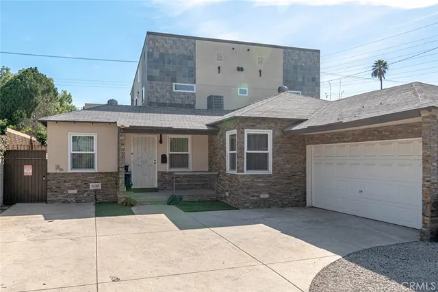 $5,500 | 18748 Collins Street, Tarzana, CA 91356