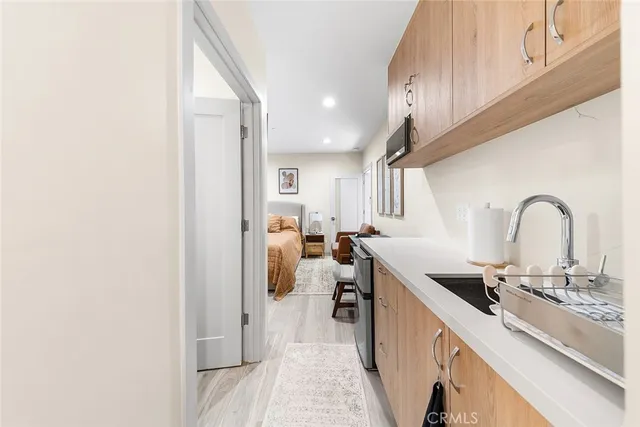 $5,500 | 18748 Collins Street, Tarzana, CA 91356